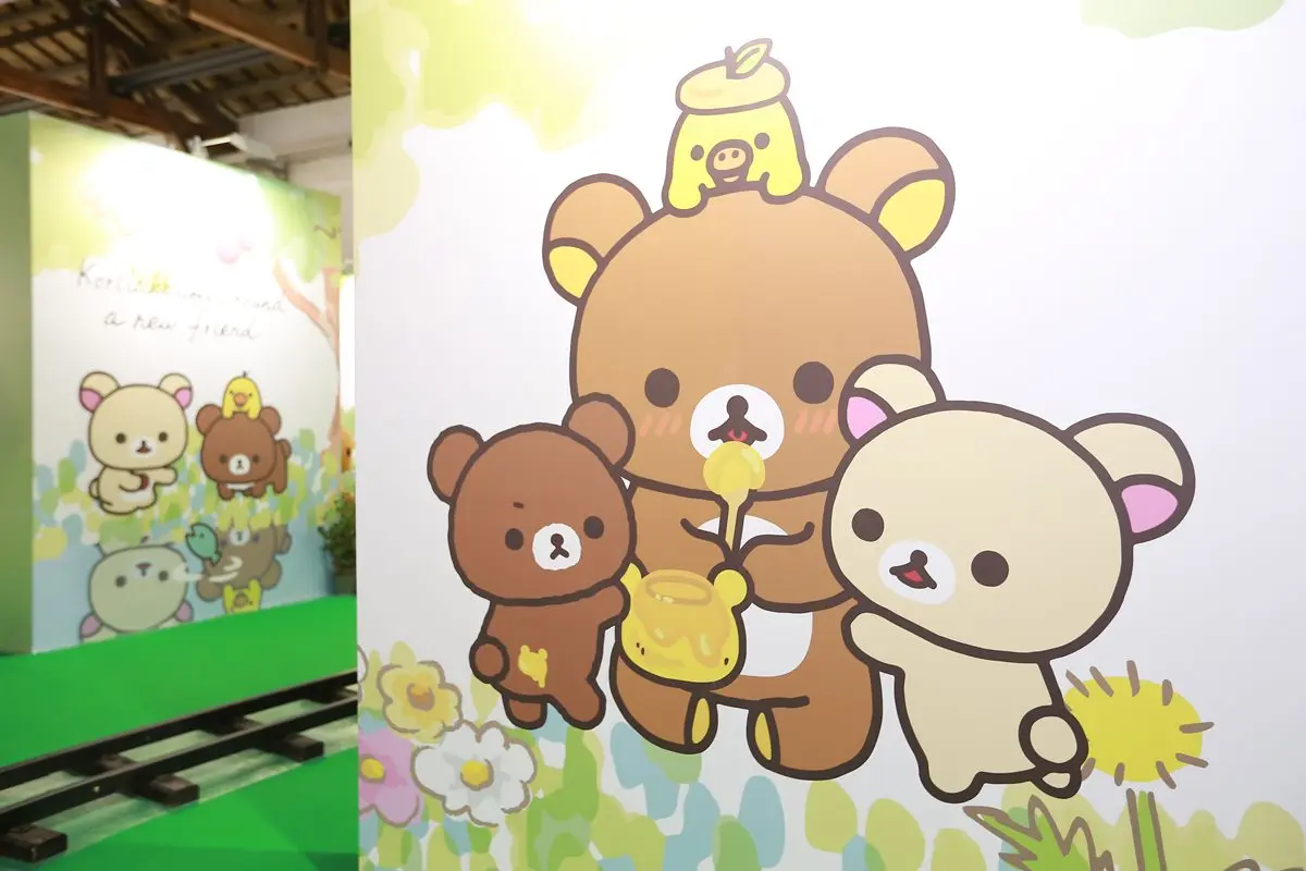 2公尺拉拉熊公仔等你拍！「拉拉熊懶萌日常展」5大展區：坐火車、變裝秀