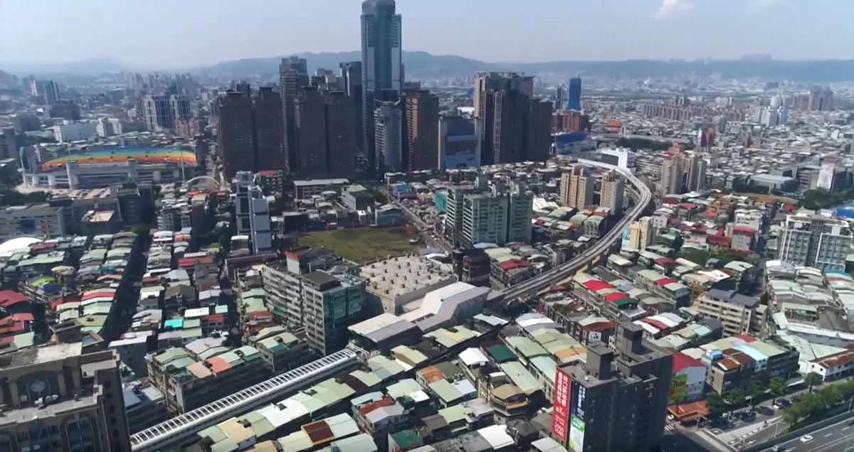 全台第一條彩色捷運！環狀線14站空拍曝光，意外拍到新北市「這個死角」
