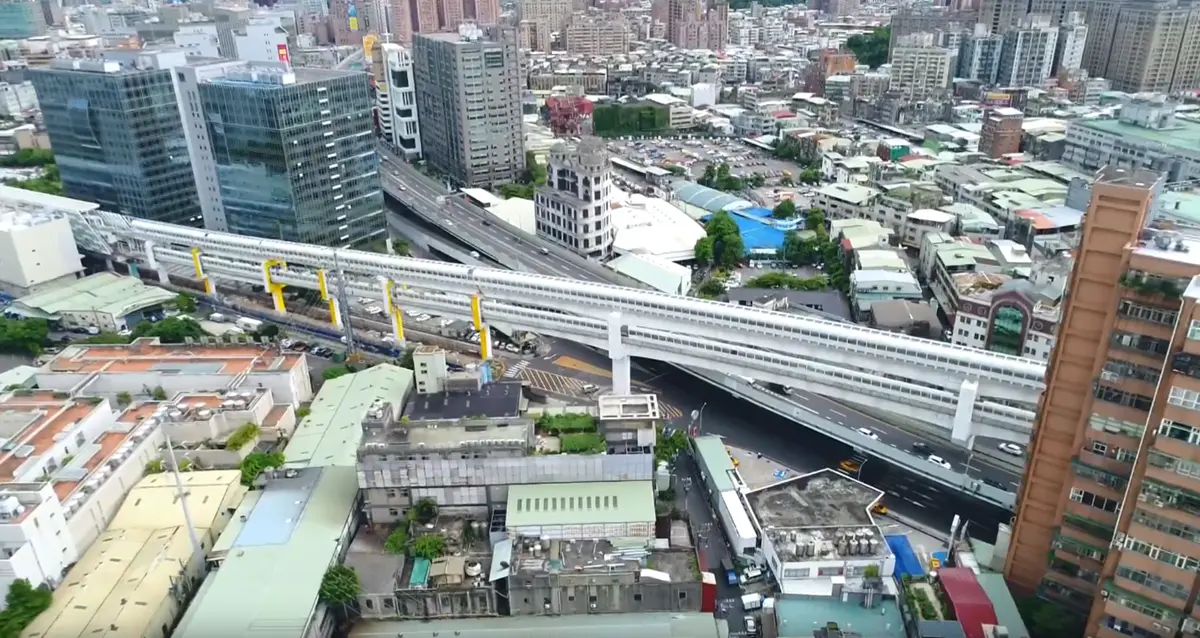 全台第一條彩色捷運！環狀線14站空拍曝光，意外拍到新北市「這個死角」