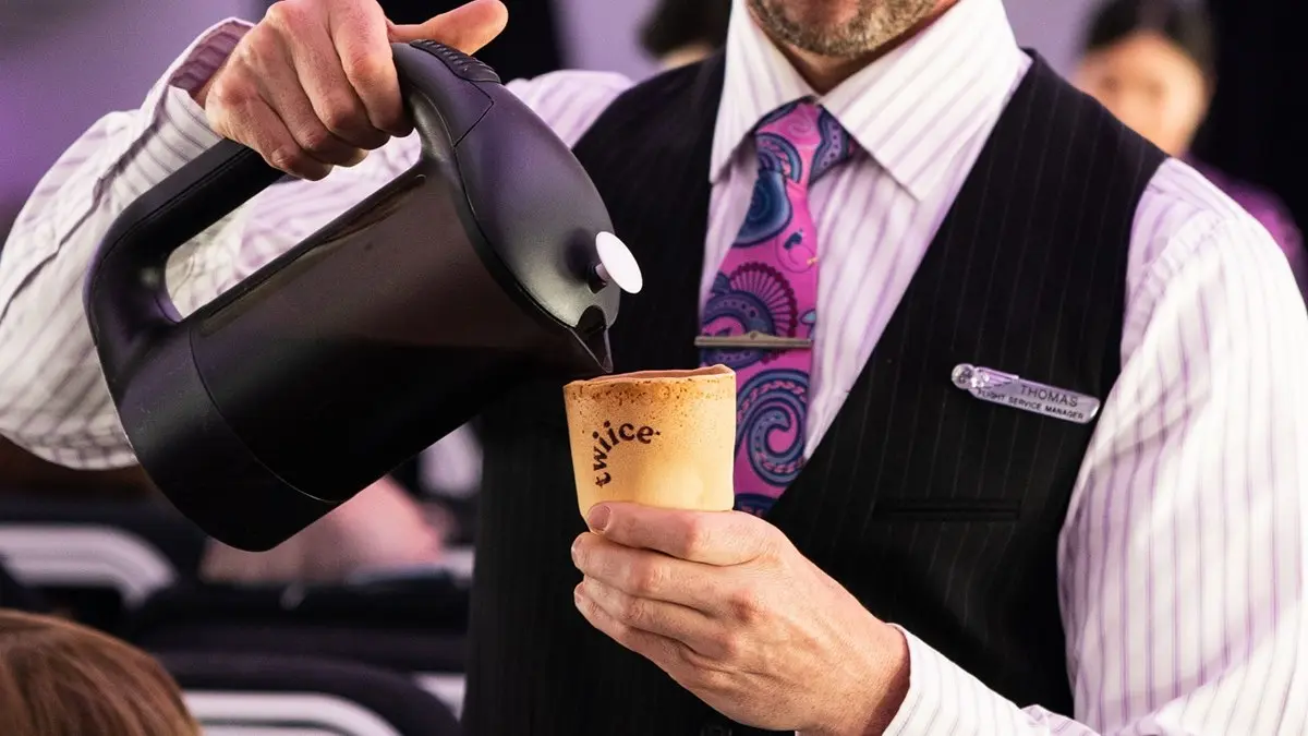 連杯子一起吃!紐西蘭航空推「香草餅乾咖啡杯」,裝冰淇淋也超搭 連杯子一起吃!紐西蘭航空推「香草餅乾咖啡杯」,裝冰淇淋也超搭