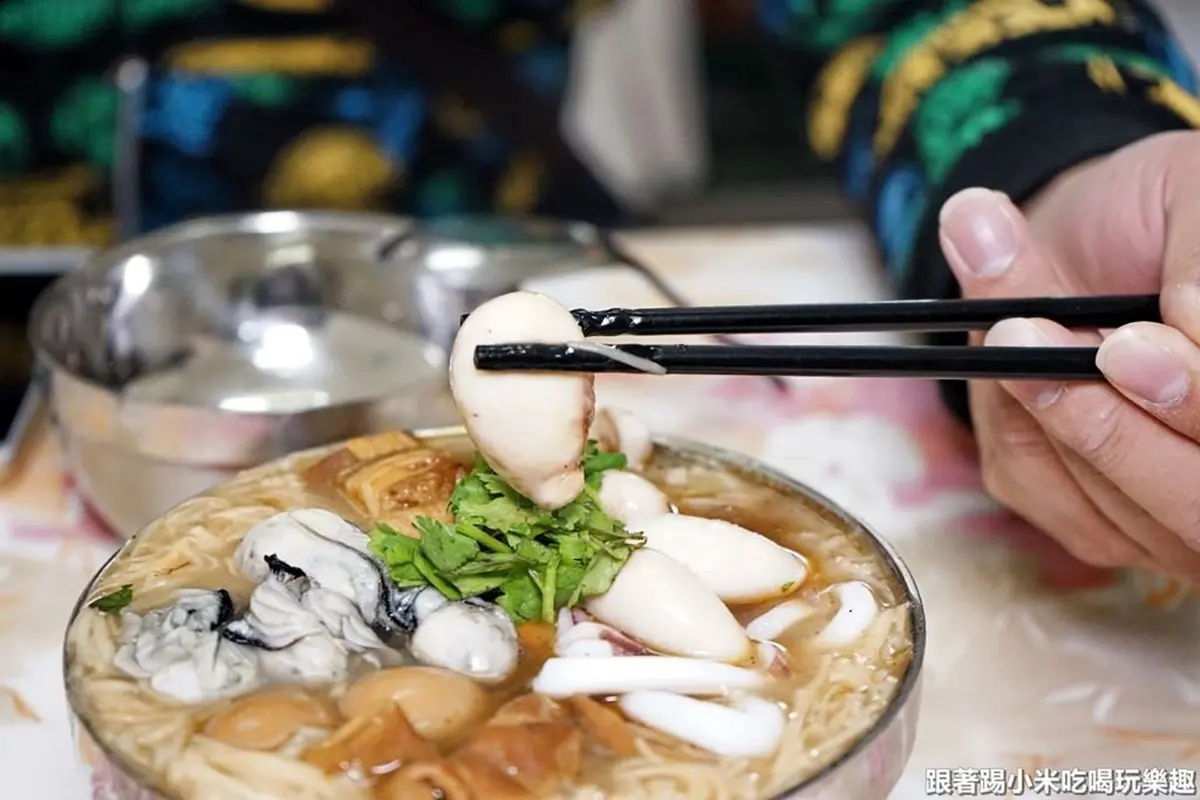 整碗滿滿都是料！北中南10家超澎派麵線：肥美雞佛、爆量中卷、波士頓龍蝦