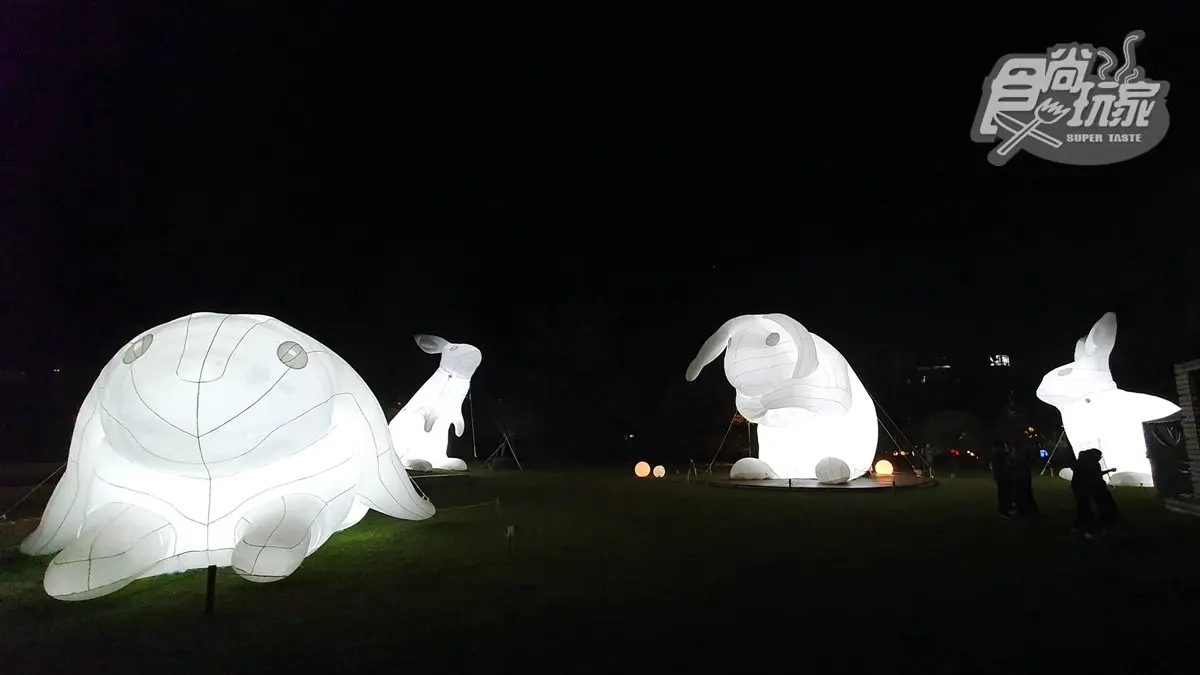 老鼠在這「躲貓貓」，草地上還有發光超大白兔，新竹燈會必拍這10點