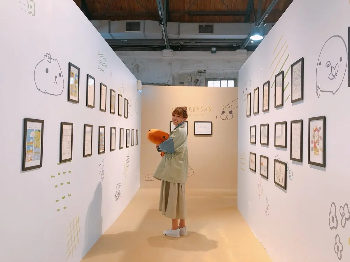 最療癒的一天！圓滾滾「水豚君日日是好日」展，必坐「旋轉駱馬君」