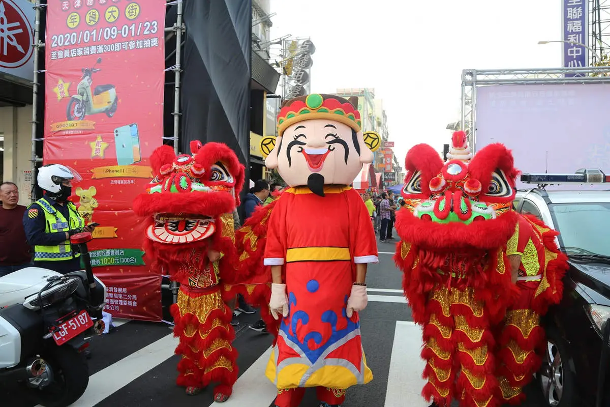 全台5縣市年貨大街開逛！台中抽iPhone、Gogoro，買私房年菜、領開運紅包