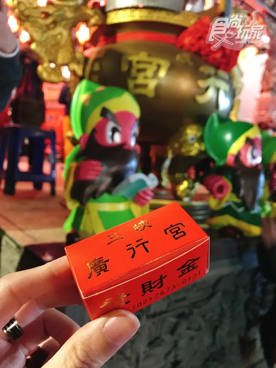 網美夜衝了!5公尺高「全台最大天燈」展期加長,還有戀愛鐘可敲 網美夜衝了!5公尺高「全台最大天燈」展期加長,還有戀愛鐘可敲