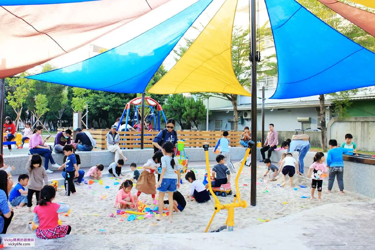 屏東新共融公園發現「傑克樹屋」，6種溜滑梯、沙坑、飛翔滑軌太好玩