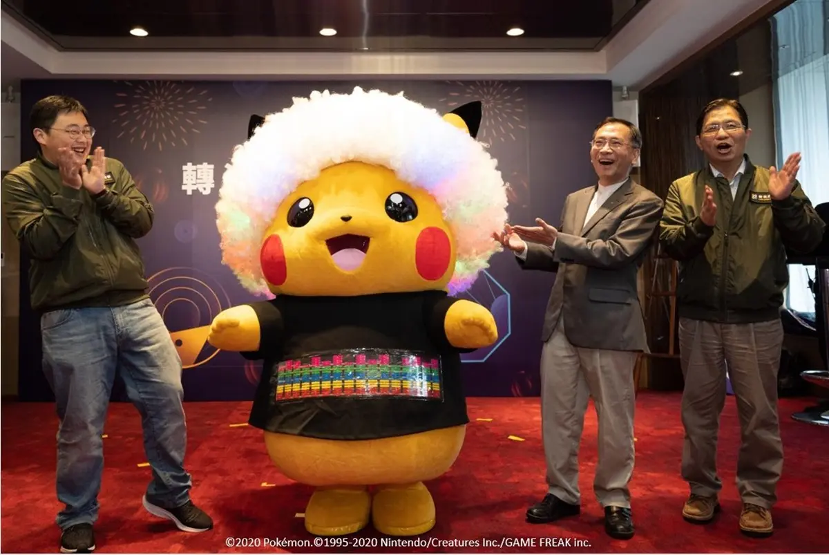 週日衝南港抓寶!皮卡丘頂「棉花糖爆炸頭」現身,熊讚「戴口罩」陪踩街超軟萌 週日衝南港抓寶!皮卡丘頂「棉花糖爆炸頭」現身,熊讚「戴口罩」陪踩街超軟萌