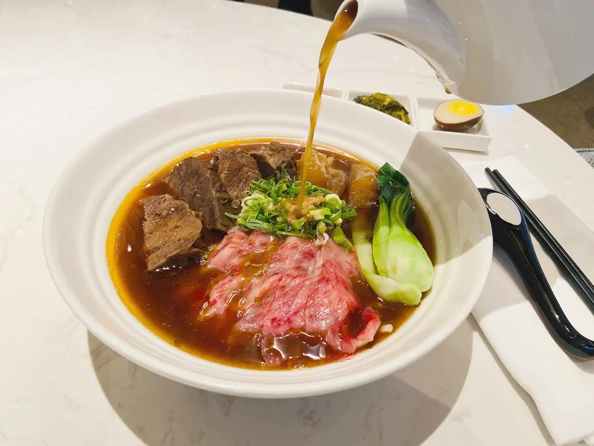 超狂飯店「任選時段」入住!一千多元包吃包住、和牛牛肉麵買一送一 超狂飯店「任選時段」入住!一千多元包吃包住、和牛牛肉麵買一送一