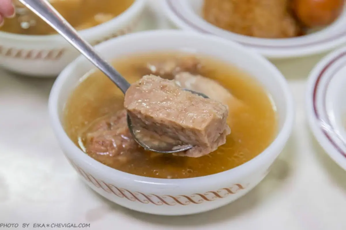 台中吃貨點名!忠孝夜市6攤必排:老字號米糕、超強排隊咖哩、個性薏仁牛奶 台中忠孝夜市美食:味泉米糕