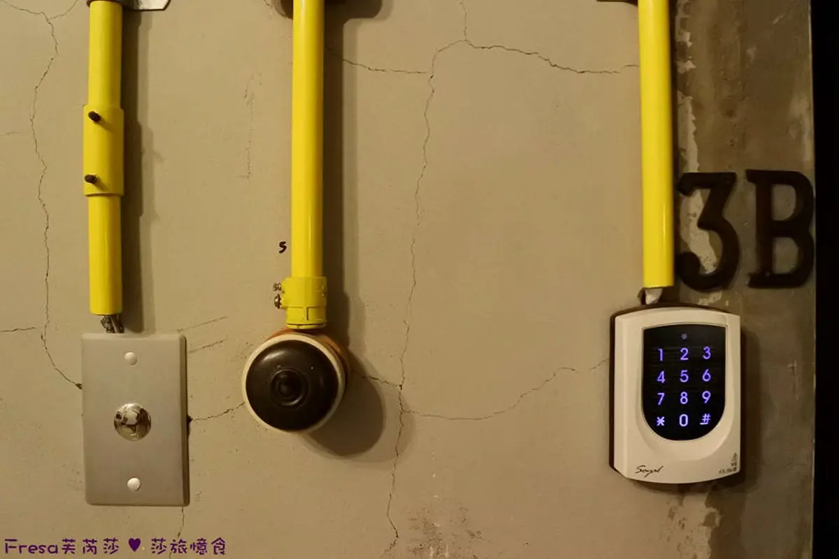 台南百年神農街住一晚！奇幻老宅藏「紫藤花海」，復古窗花、旋轉梯夢回美好時代
