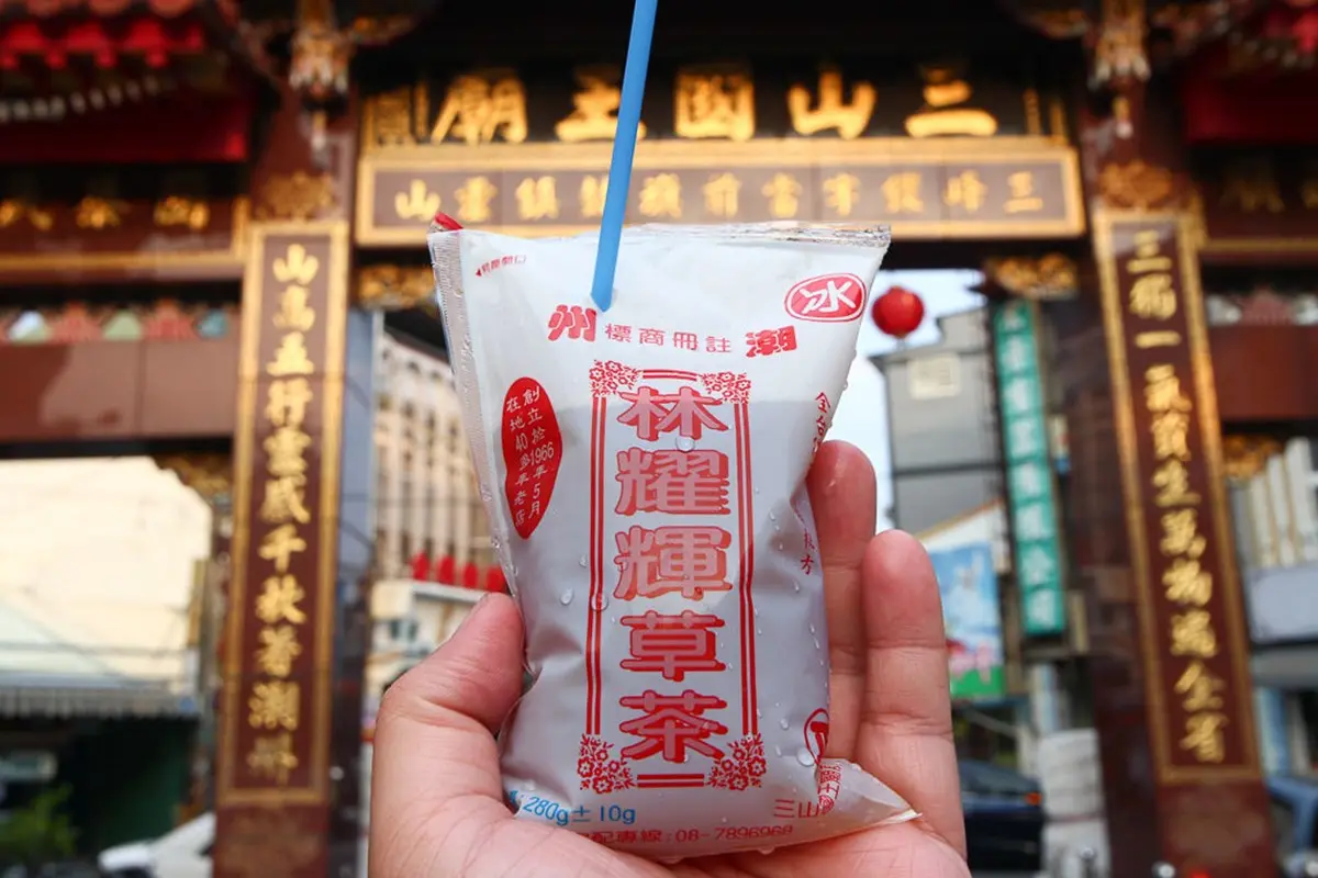 在地人從小吃到大!潮州6攤人氣古早味:冷熱冰、紅吱吱炒粄條、50年草茶 在地人從小吃到大!潮州6攤人氣古早味:冷熱冰、紅吱吱炒粄條、50年草茶