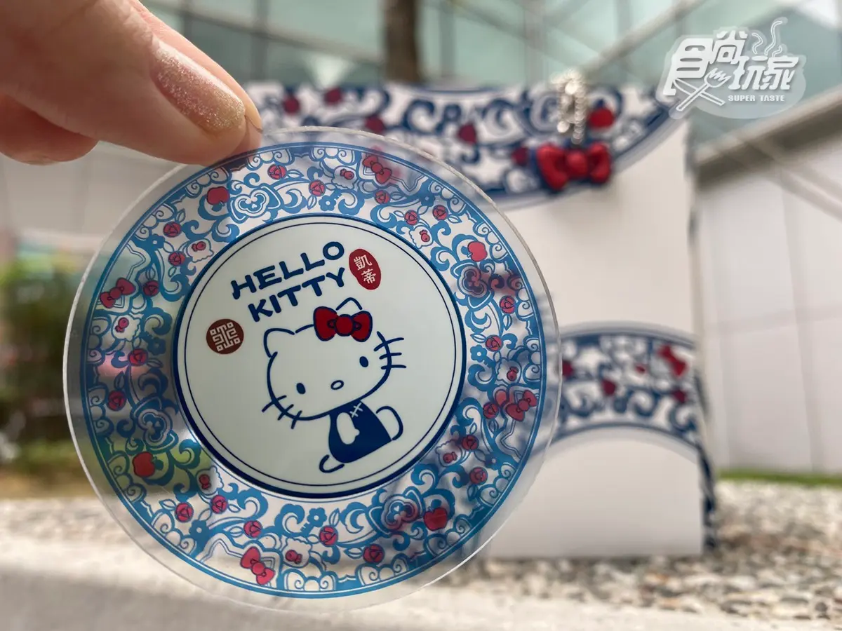 Hello Kitty穿旗袍「古典美爆發」！故宮x三麗鷗推「刺繡一卡通」，肉形石、翠玉白菜一起萌