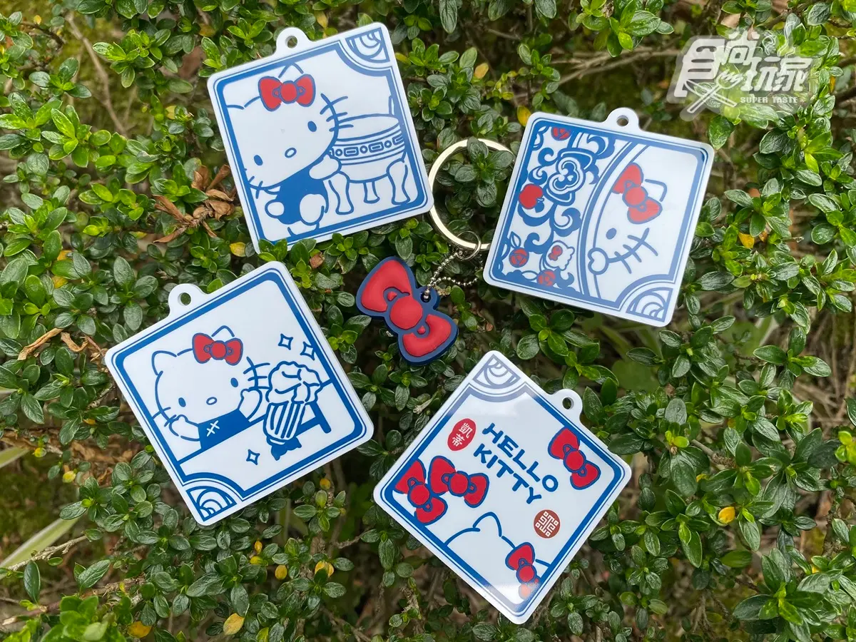 Hello Kitty穿旗袍「古典美爆發」！故宮x三麗鷗推「刺繡一卡通」，肉形石、翠玉白菜一起萌