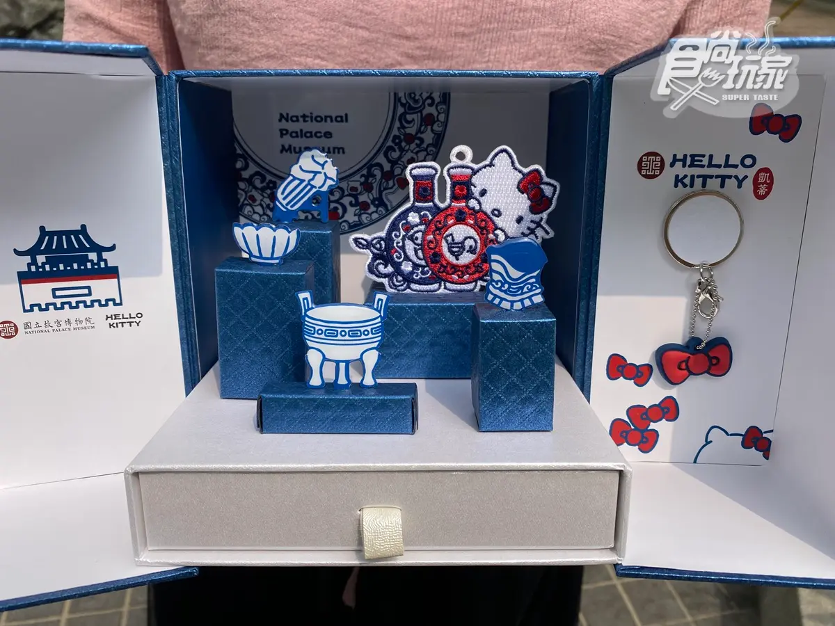 Hello Kitty穿旗袍「古典美爆發」！故宮x三麗鷗推「刺繡一卡通」，肉形石、翠玉白菜一起萌