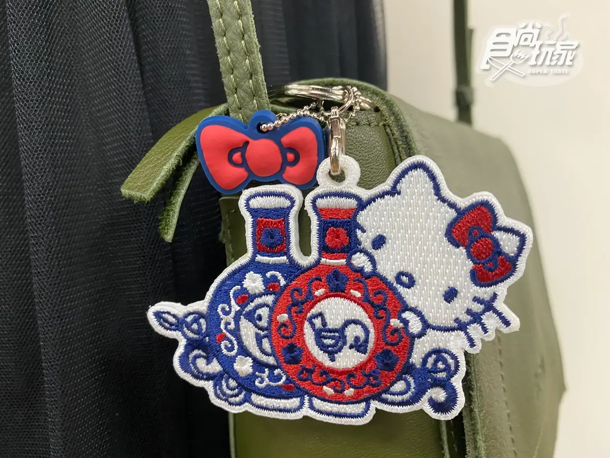 Hello Kitty穿旗袍「古典美爆發」！故宮x三麗鷗推「刺繡一卡通」，肉形石、翠玉白菜一起萌