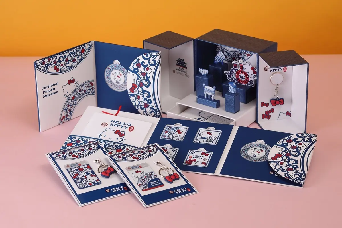 Hello Kitty穿旗袍「古典美爆發」！故宮x三麗鷗推「刺繡一卡通」，肉形石、翠玉白菜一起萌