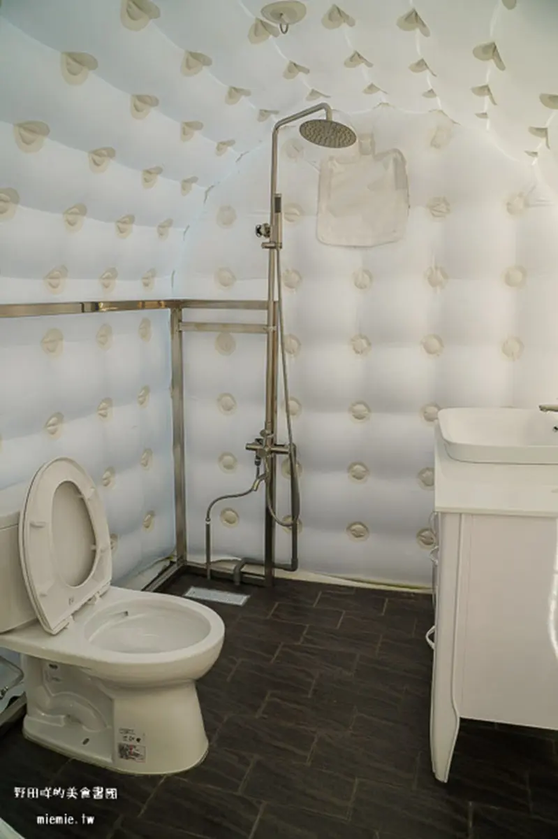 住白色泡泡屋帳篷美哭了！屏東懶人露營打卡熱點，起床就看湛藍大海
