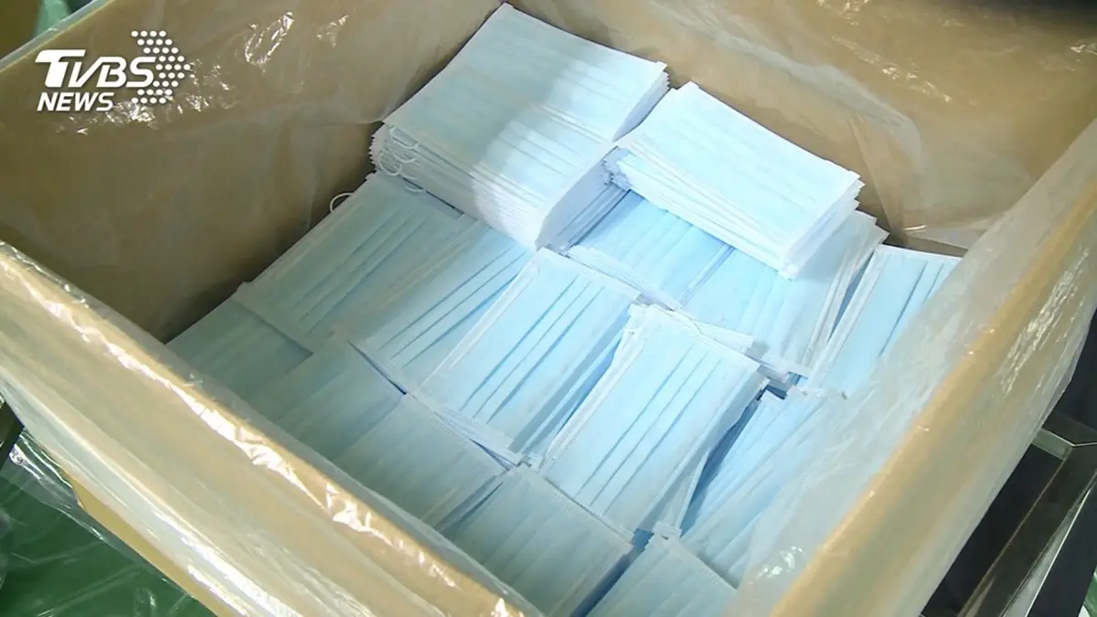 衝家樂福買「醫療口罩」!1萬8千包全台開賣,還有「小顏款」可收 衝家樂福買「醫療口罩」!1萬8千包全台開賣,還有「小顏款」可收