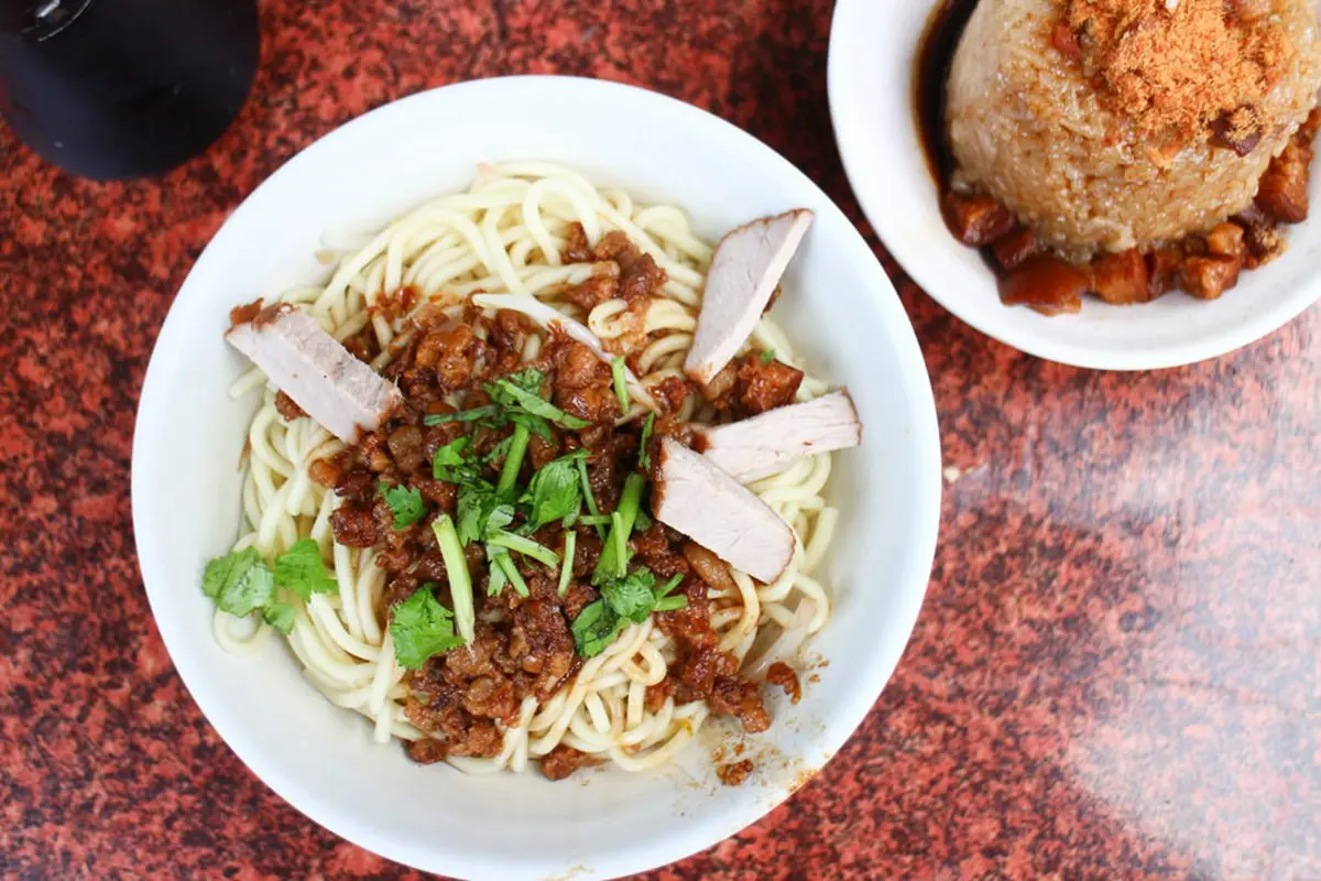 台南東區麵店在地人激推這6家:孔洞雞蛋麵、肋排皮帶麵、泰式烏龍麵 台南東區麵店在地人激推這6家:孔洞雞蛋麵、肋排皮帶麵、泰式烏龍麵