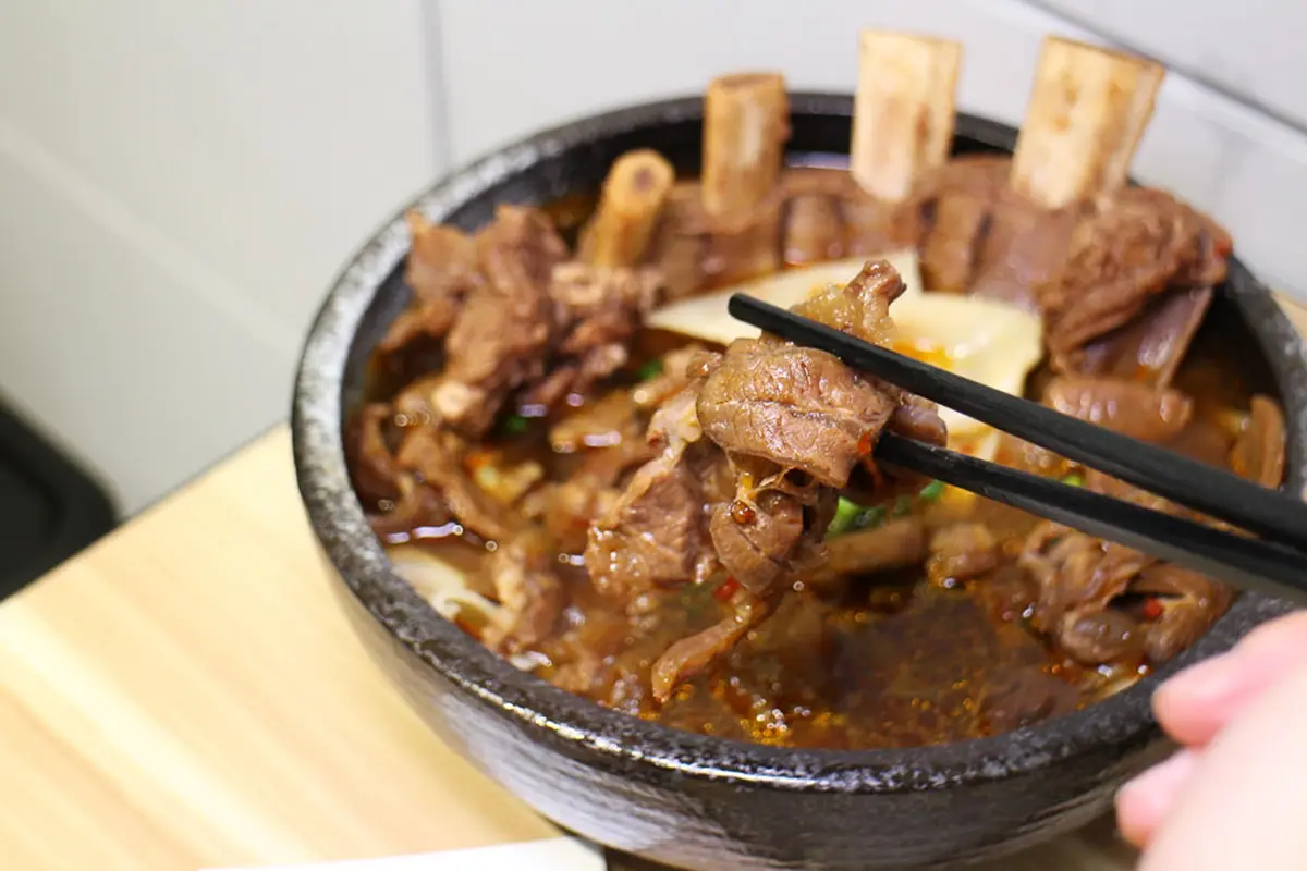 台南東區麵店在地人激推這6家:孔洞雞蛋麵、肋排皮帶麵、泰式烏龍麵 台南東區麵店在地人激推這6家:孔洞雞蛋麵、肋排皮帶麵、泰式烏龍麵