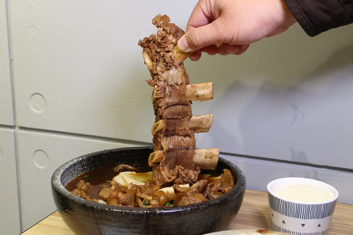 台南東區麵店在地人激推這6家:孔洞雞蛋麵、肋排皮帶麵、泰式烏龍麵 台南東區麵店在地人激推這6家:孔洞雞蛋麵、肋排皮帶麵、泰式烏龍麵