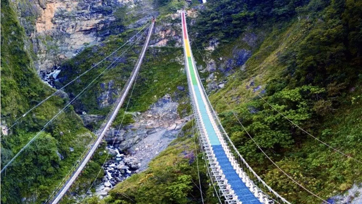 挑戰恐懼極限!30層樓高「雙龍七彩吊橋」啟用確定了,全新祕境快筆記
