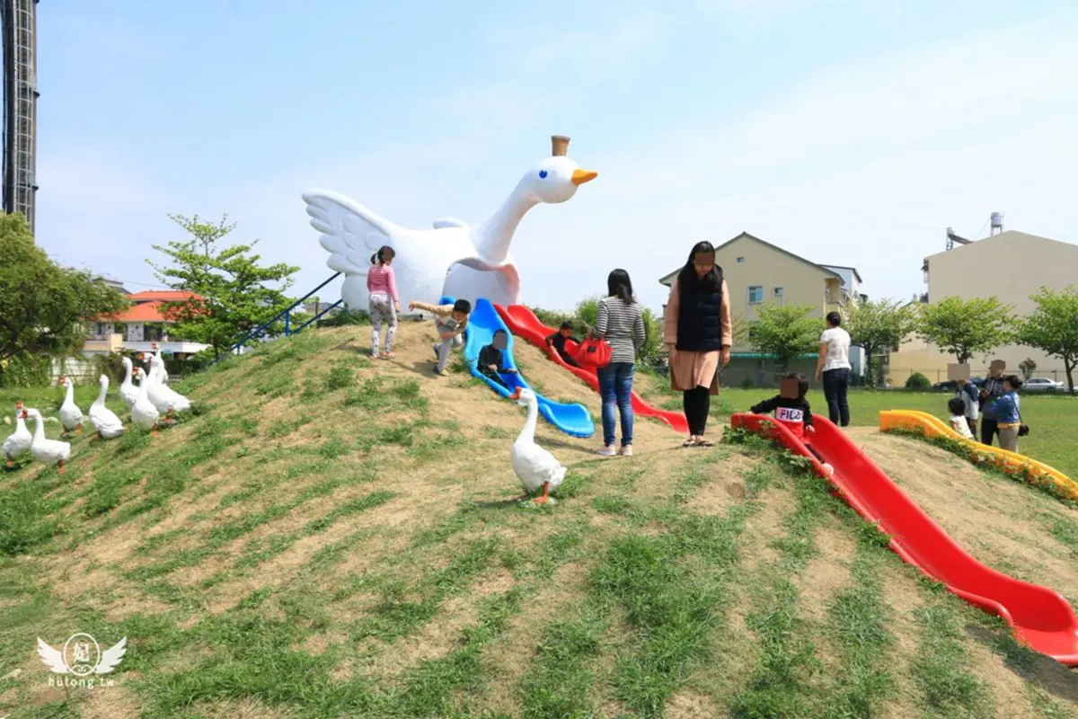 我的老天「鵝」！雲林免費親子新景點，旋轉「木鵝」太逗趣，還有白鵝溜滑梯