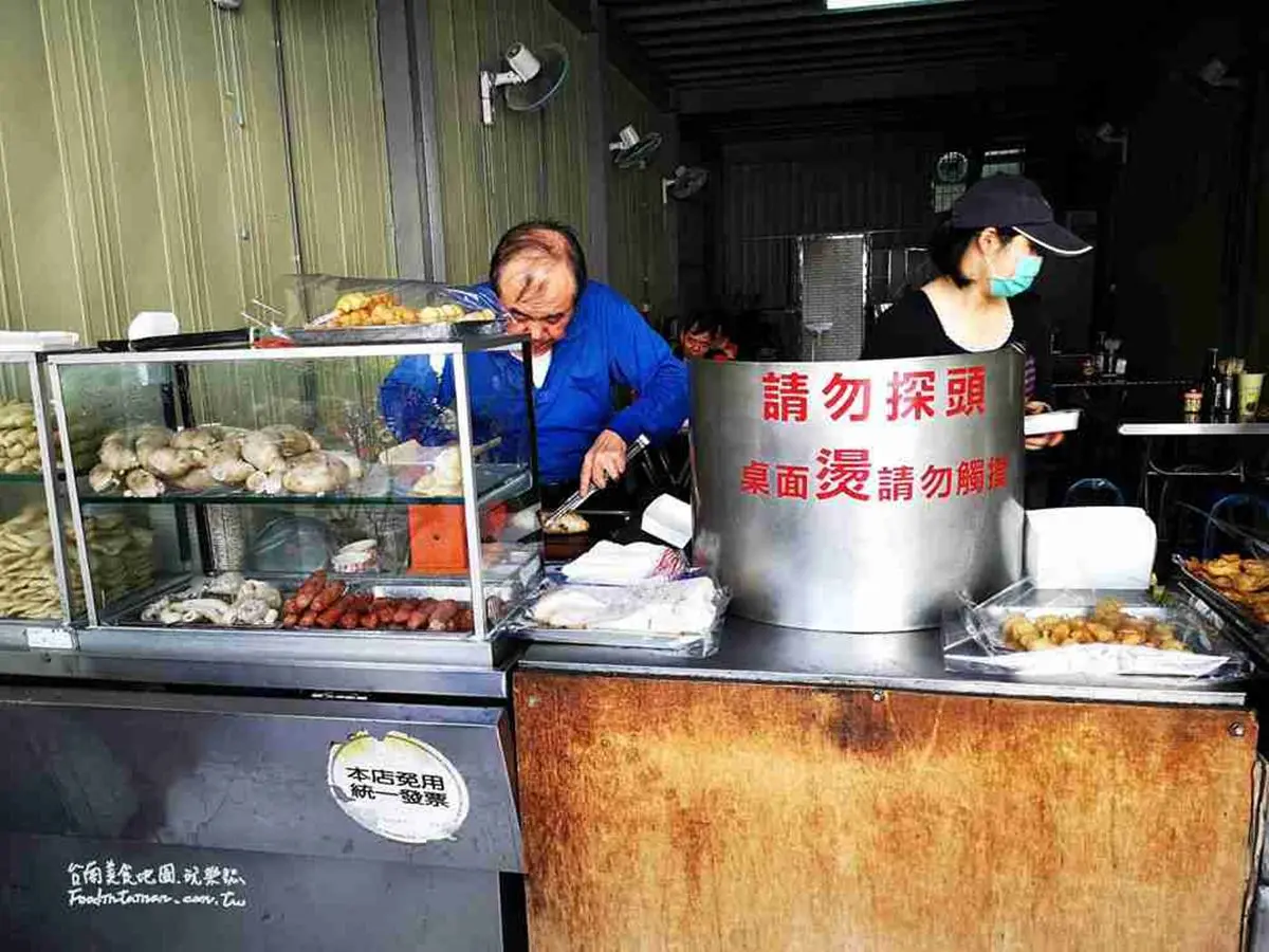 ４顆星起跳！台南東區４家高評價小吃：超厚切花枝羹、40年碗粿、脆皮糯米腸