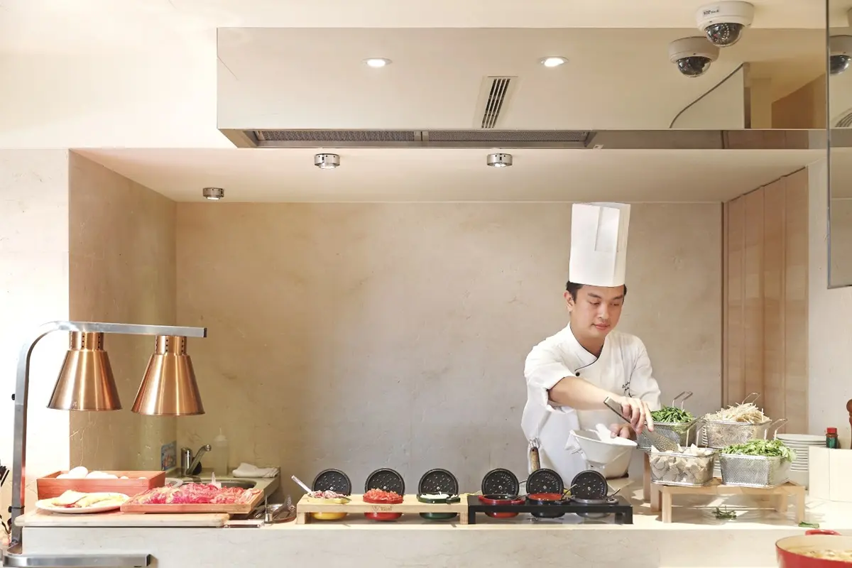 超狂飯店每人888元入住、再送1000元！免費吃三層下午茶、30樓餐廳拍打卡照