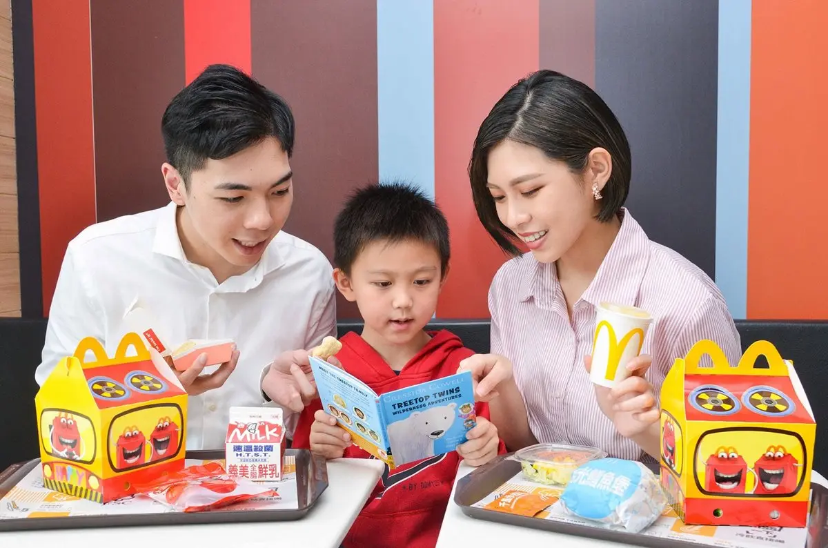 爸媽先歡呼!麥當勞邀《馴龍高手》作家打造新雙語讀本,買快樂餐就送 爸媽先歡呼!麥當勞邀《馴龍高手》作家打造新雙語讀本,買快樂餐就送