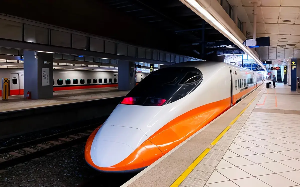 台鐵、高鐵開賣「布口罩、泡棉口罩」!4/1起全台交通場站量體溫「發燒就禁搭」 台鐵、高鐵開賣「布口罩、泡棉口罩」!4/1起全台交通場站量體溫「發燒就禁搭」