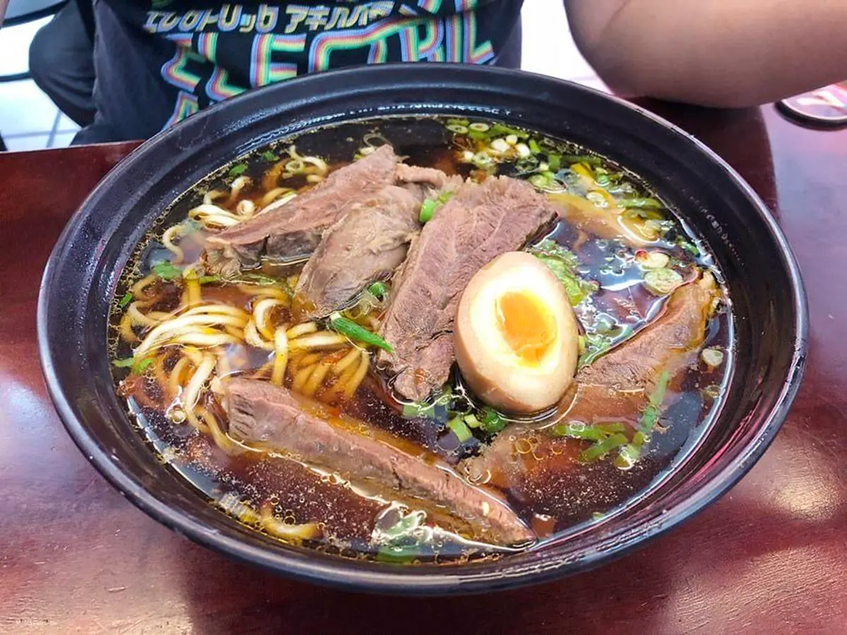 從台式吃到日式!台中人都在推「向上市場」周邊這7間:煙燻鴨香飯、薄切燒牛肉飯 從台式吃到日式!台中人都在推「向上市場」周邊這7間:煙燻鴨香飯、薄切燒牛肉飯