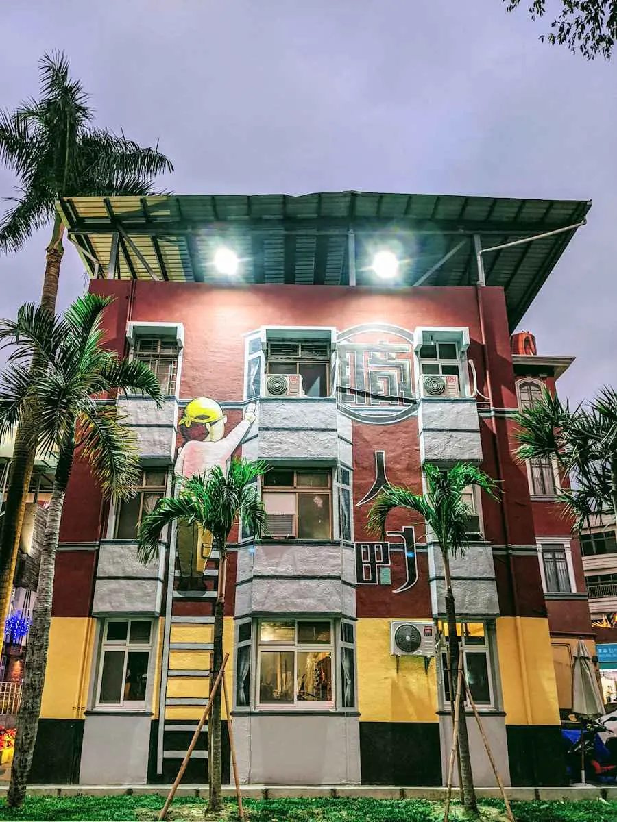 超好拍新景點,屏東變歐洲小鎮啦,3D立體彩繪建築裡有怪獸、鋼彈模型 超好拍新景點,屏東變歐洲小鎮啦,3D立體彩繪建築裡有怪獸、鋼彈模型
