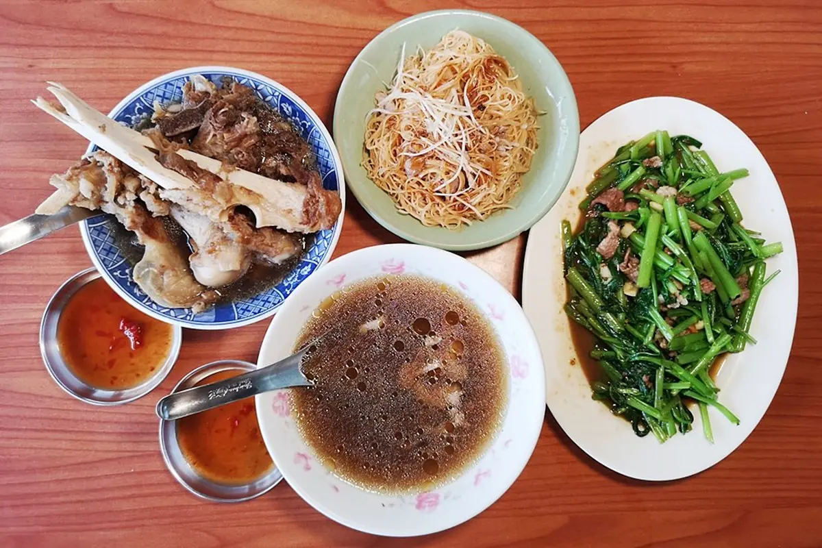 【食尚首播】嘉義人帶路早餐吃這個!雙料火烤三明治、80年牛雜、限量羊骨湯 【食尚首播】嘉義人帶路早餐吃這個!雙料火烤三明治、80年牛雜、限量羊骨湯