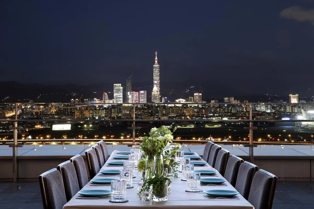 跨年夜不用人擠人！高樓餐廳推吃美食、看101煙火優惠價