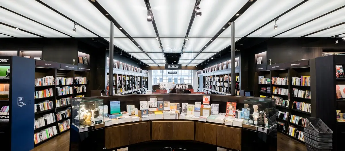 敦南誠品復活！全台唯一「24小時書店」能吃滷味、牛肉麵，深夜買書「免費住飯店」