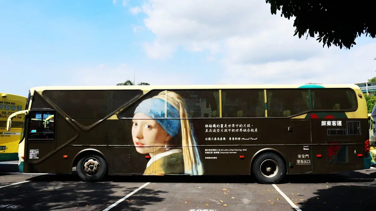 搭梵谷「星夜」去旅行，屏東世界名畫公車上路，街角遇見「蒙娜麗莎」