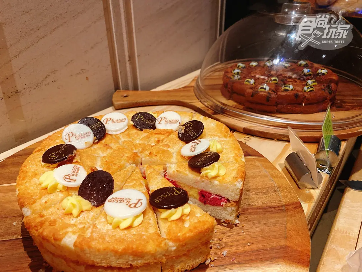 張惠妹、蕭敬騰指定飯店！小資爽住「明星級體驗」、超浮誇「透明水族箱泳池」必拍