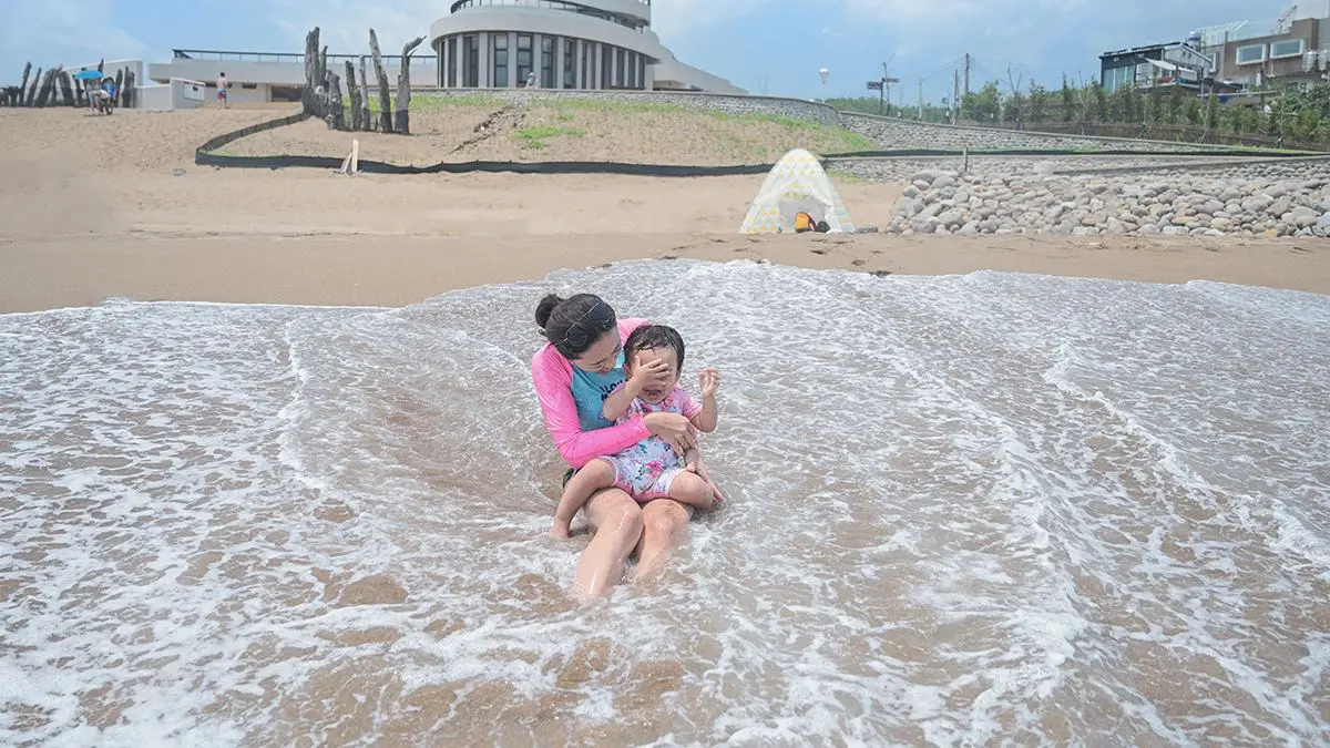 【全台精選9清涼戲水景點】玩水囉!祕境海灘拍天空之鏡、水圳當漂漂河、瀑布嗨玩獨木舟 【全台精選9清涼戲水景點】玩水囉!祕境海灘拍天空之鏡、水圳當漂漂河、瀑布嗨玩獨木舟