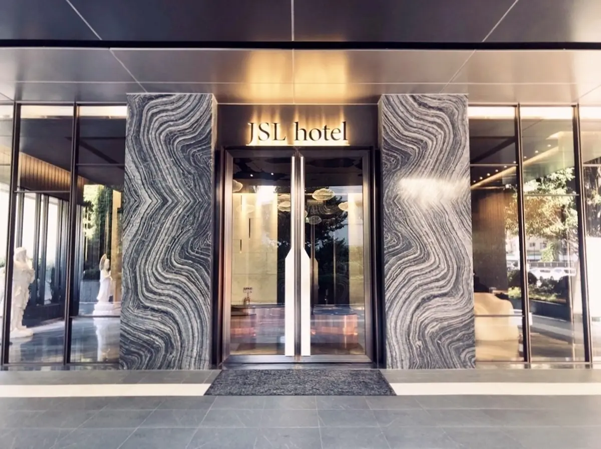 最多現省5000元!入住3家高檔飯店俯瞰市區美景,還可享空中酒吧、美人湯屋 最多現省5000元!入住3家高檔飯店俯瞰市區美景,還可享空中酒吧、美人湯屋