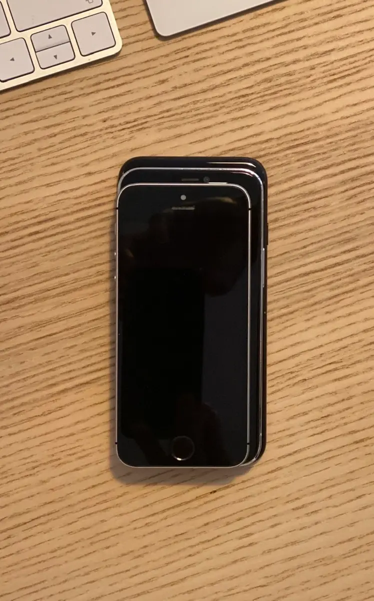 果粉嚇歪iPhone 12「變很小」!走回第一代「單手操控」尺寸,比女生手掌還小 果粉嚇歪iPhone 12「變很小」!走回第一代「單手操控」尺寸,比女生手掌還小