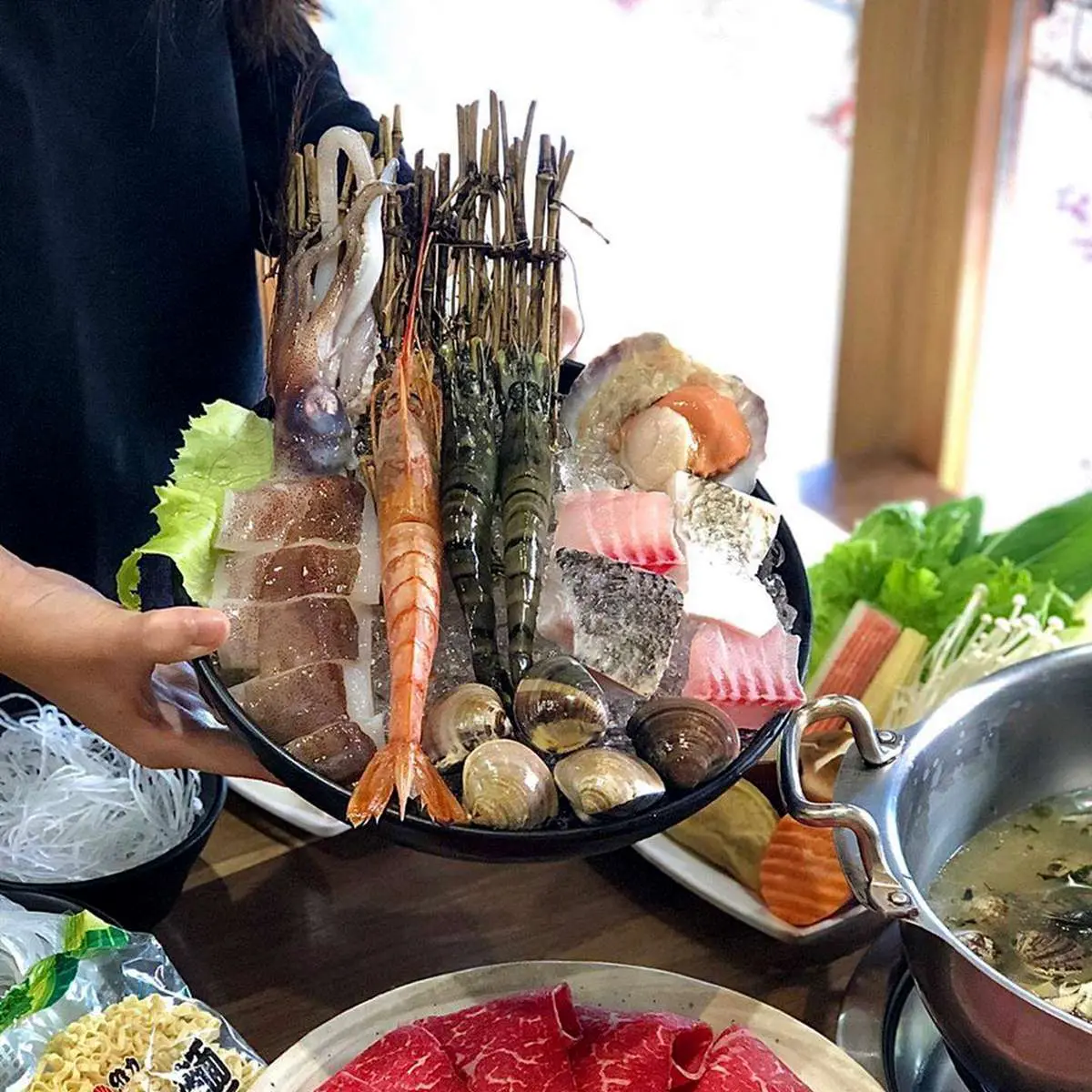 海鮮美食吃一波！整隻墨魚咖哩飯、大蝦軟絲鍋、還有鮮蝦叻沙，想吃什麼馬上抽