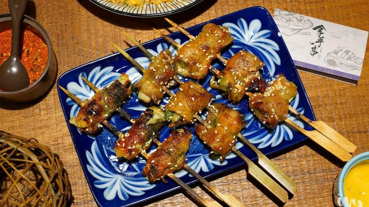 台中消夜聚會首選！夜貓子最愛4家串燒居酒屋，必吃爆汁雞肉捲、五花肉包麻糬