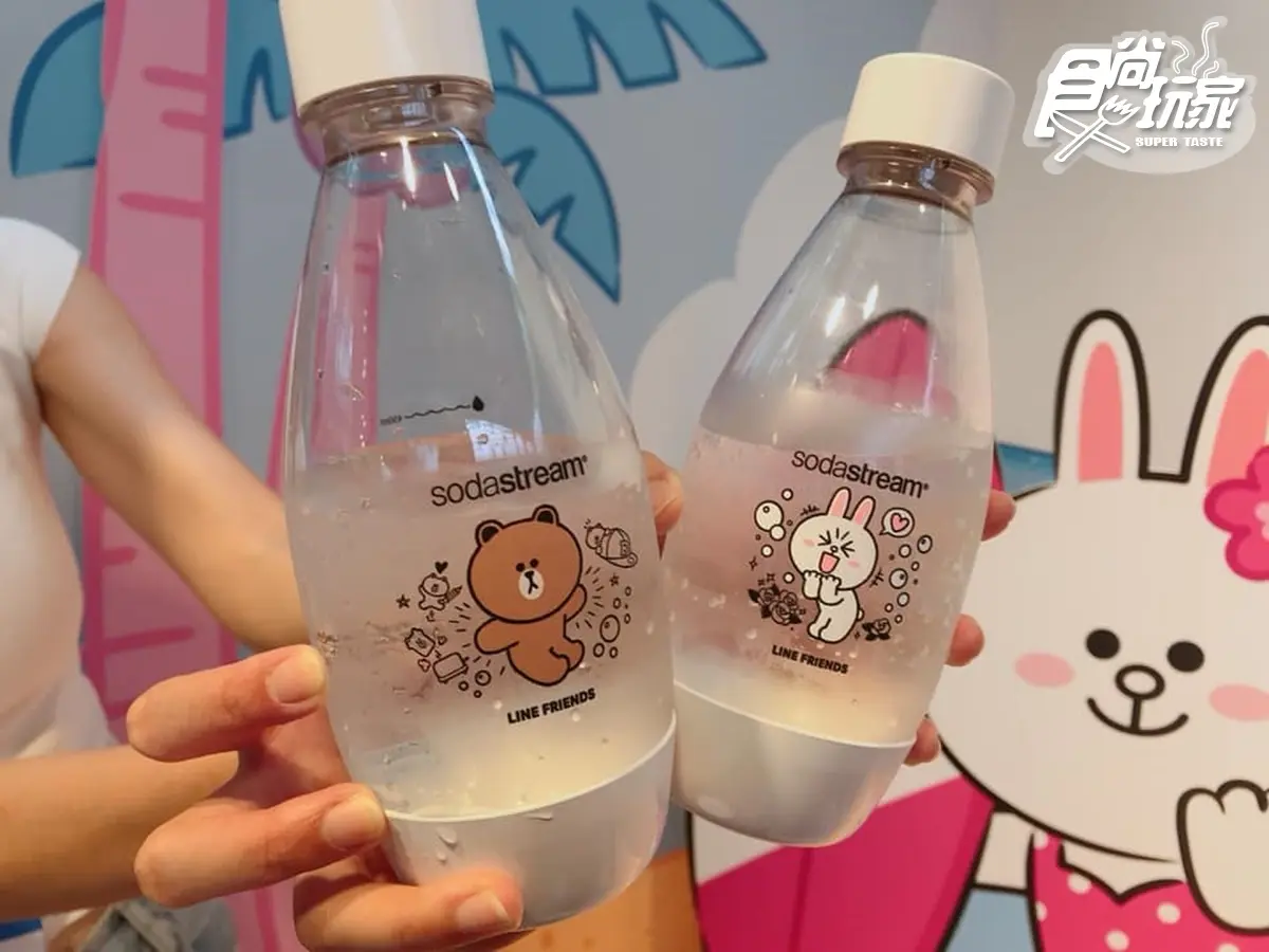 LINE FRIENDS氣泡水機爆萌！「熊大兔兔機+專用水瓶」必收，還有全台最大4公尺高氣泡水機可拍