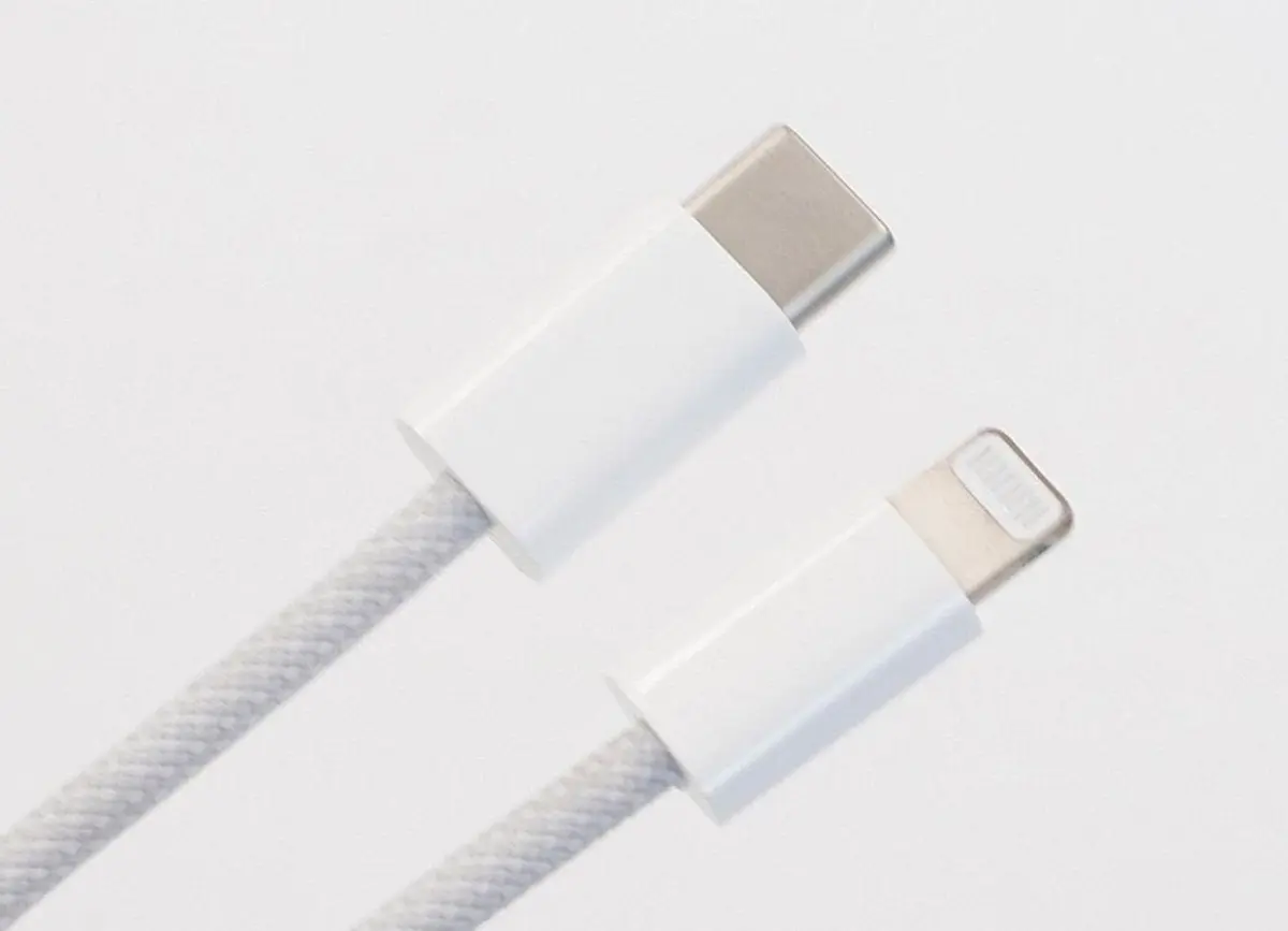 iPhone 12「免費配備」大變身！「辮子充電線」不再容易破皮、斷頭，連iPad也可用