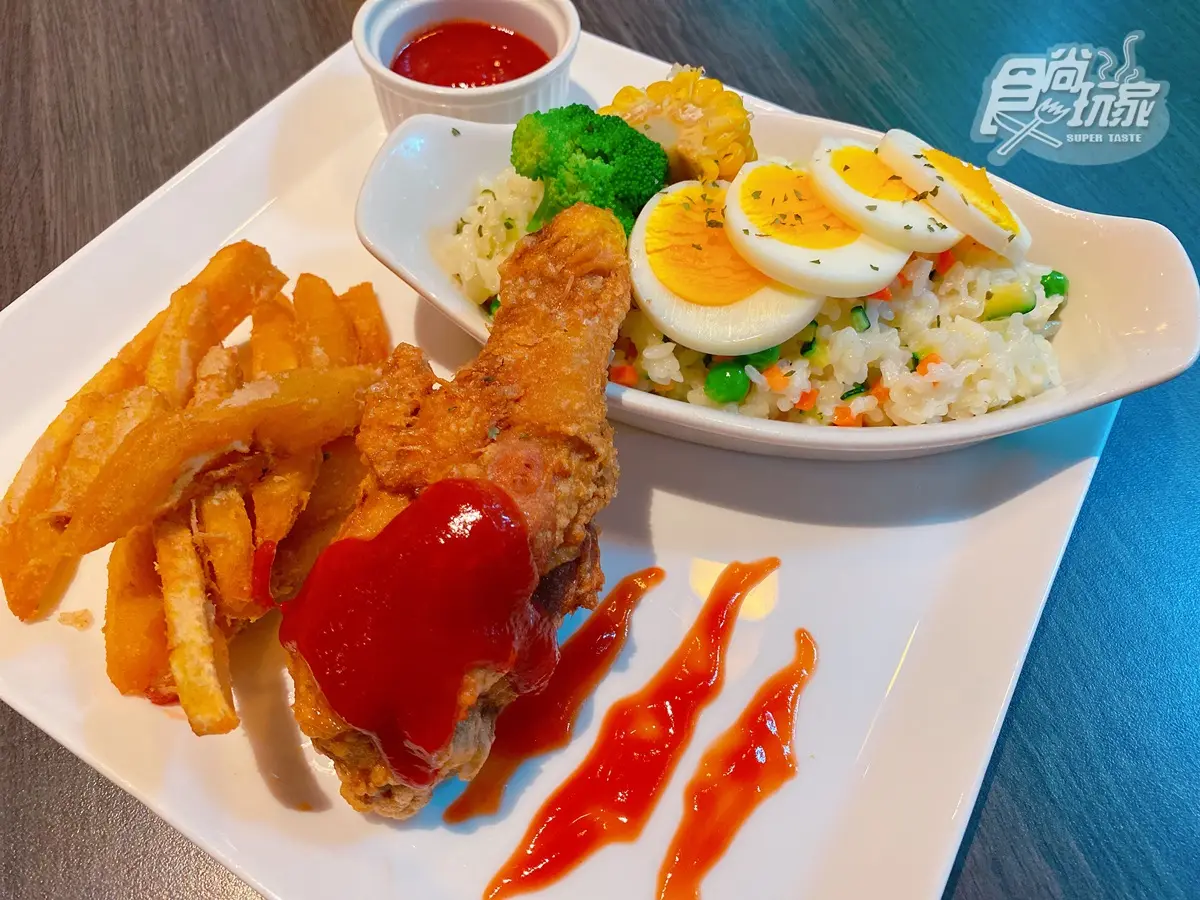 全台首創「真實版侏羅紀」溫泉飯店！霸王龍、暴龍占領森林「有叫聲」，還有粉紅色恐龍可拍