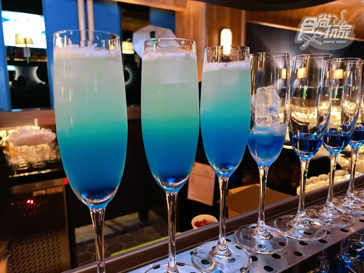 搶先水族館開幕!全台首家「海洋元素飯店」房內有鯨魚,碼頭Buffet、《甄嬛傳》餐廳必拍亮點直擊 搶先水族館開幕!全台首家「海洋元素飯店」房內有鯨魚,碼頭Buffet、《甄嬛傳》餐廳必拍亮點直擊