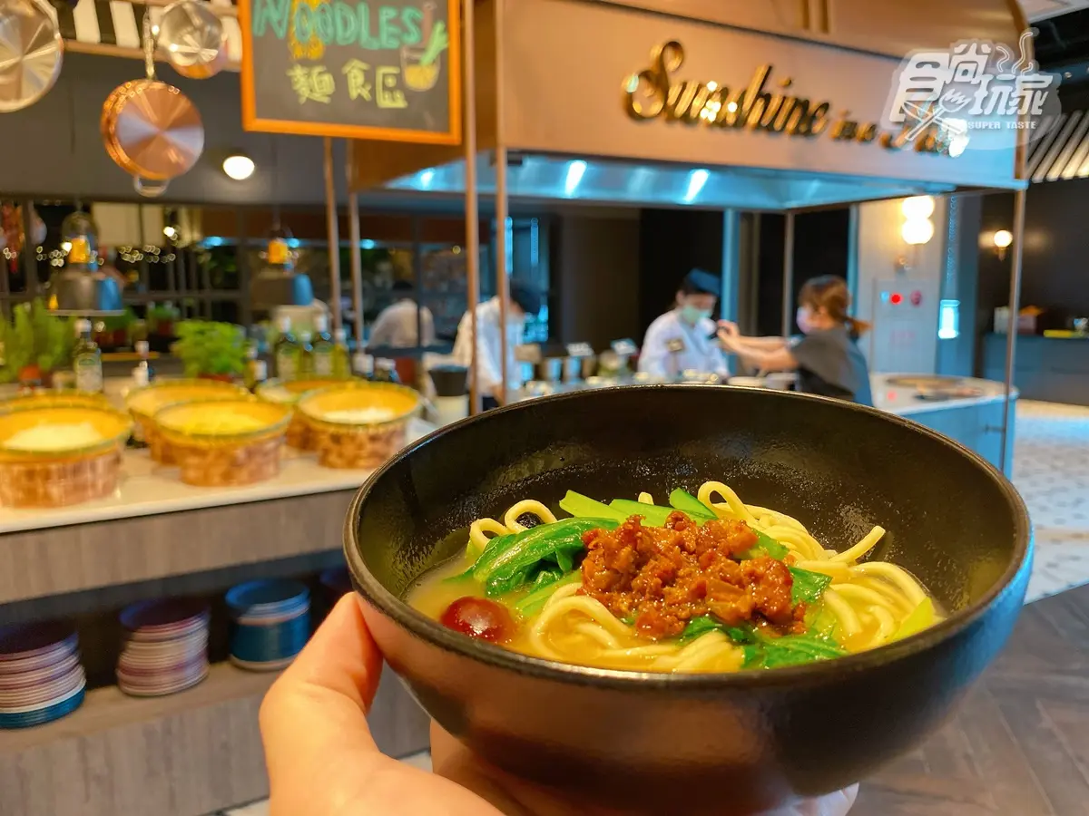 搶先水族館開幕!全台首家「海洋元素飯店」房內有鯨魚,碼頭Buffet、《甄嬛傳》餐廳必拍亮點直擊 搶先水族館開幕!全台首家「海洋元素飯店」房內有鯨魚,碼頭Buffet、《甄嬛傳》餐廳必拍亮點直擊