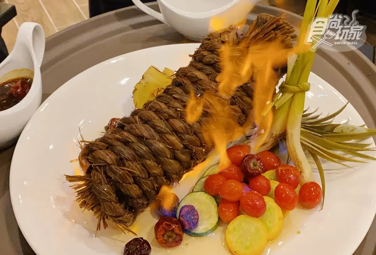 搶先水族館開幕!全台首家「海洋元素飯店」房內有鯨魚,碼頭Buffet、《甄嬛傳》餐廳必拍亮點直擊 搶先水族館開幕!全台首家「海洋元素飯店」房內有鯨魚,碼頭Buffet、《甄嬛傳》餐廳必拍亮點直擊
