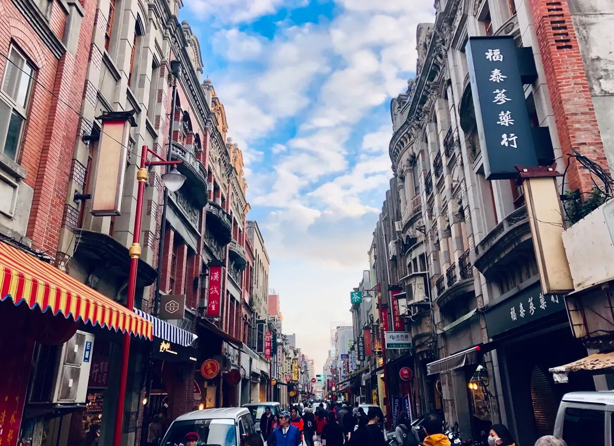 比喝星冰樂還便宜!每人最低150元能住飯店,走路就到「萬能車站」偽出國打卡超方便 比喝星冰樂還便宜!每人最低150元能住飯店,走路就到「萬能車站」偽出國打卡超方便
